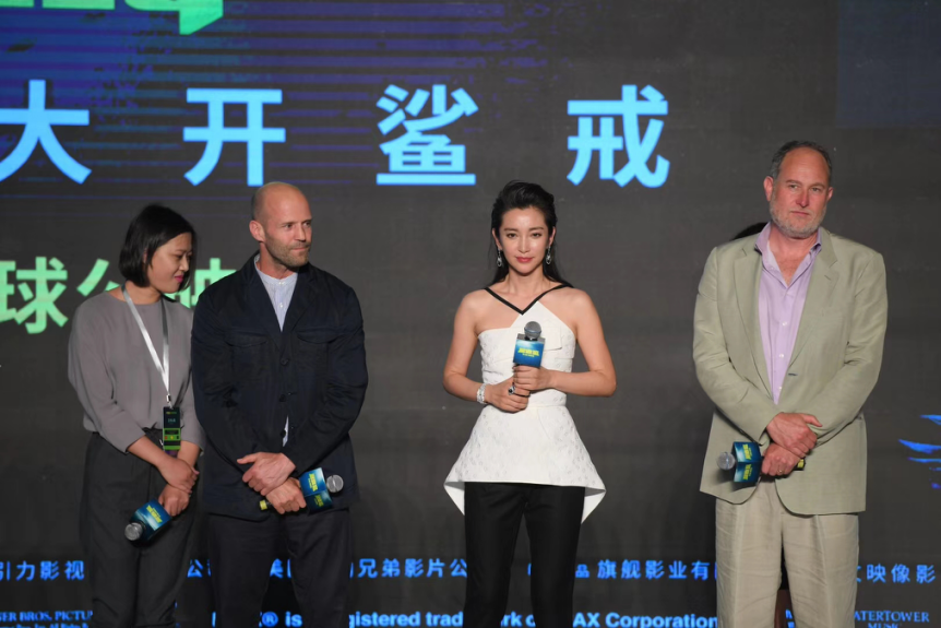 《巨齒鯊》全球首映竟北京水立方震撼“現(xiàn)身”了！(圖2)
